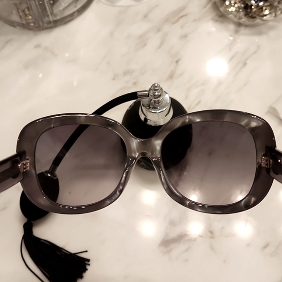 AUTHENTIC GUCCI SUNGLASSES - Picture 6 of 8